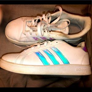 Girls Adidas Iridescent Sneaker size 2.5
